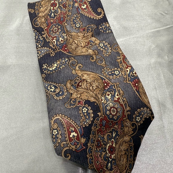 Cambridge Classics Other - Cambridge Classics Vintage Style Paisley All Silk Tie